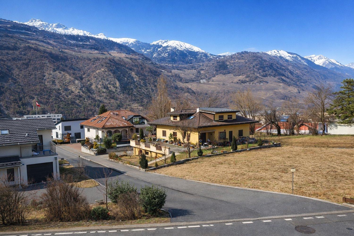 “Modern, newly renovated 3.5-room apartment in Susten”